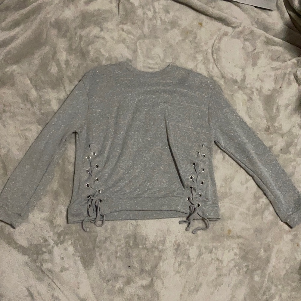 Cropped gray pullover